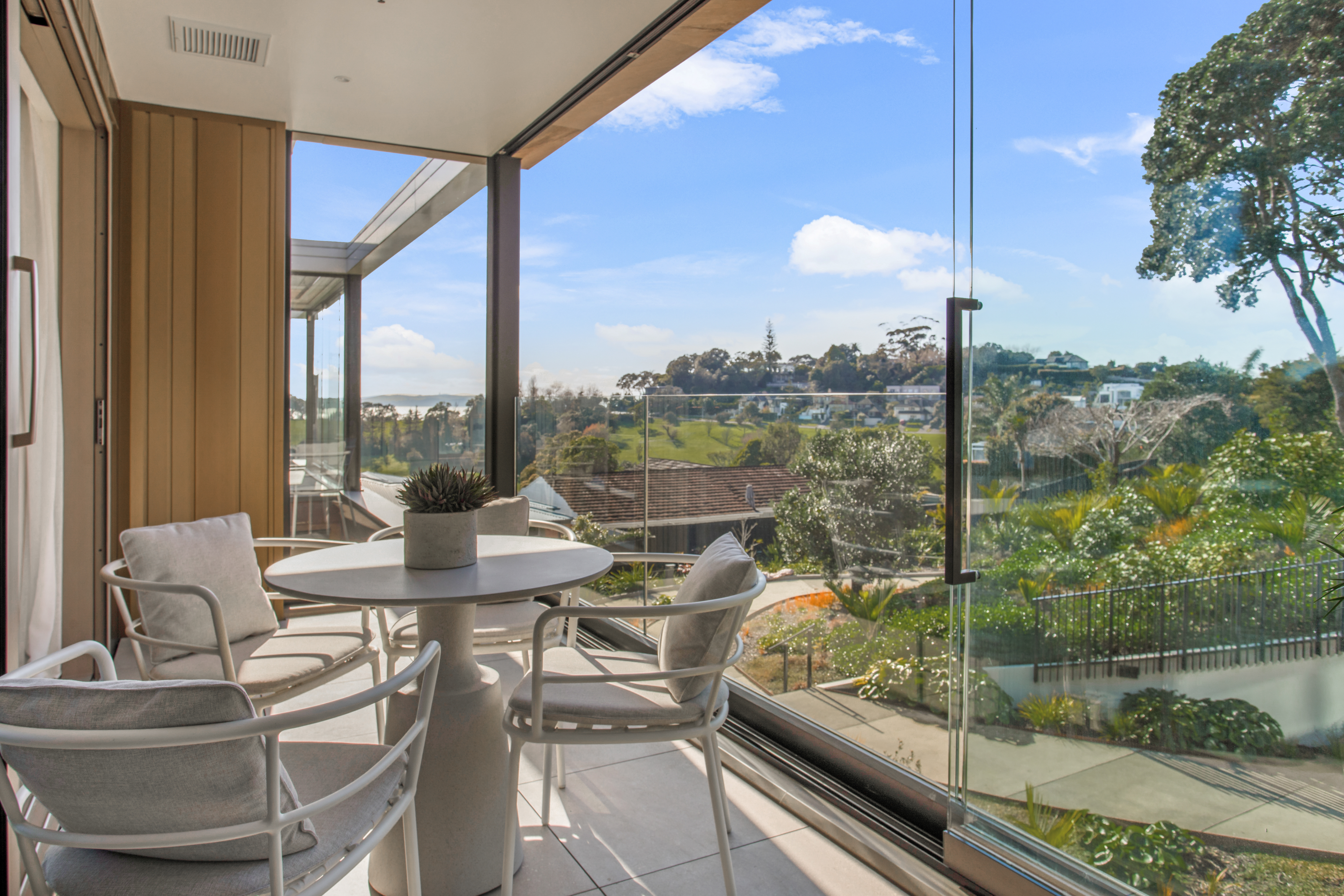 319 Balcony 