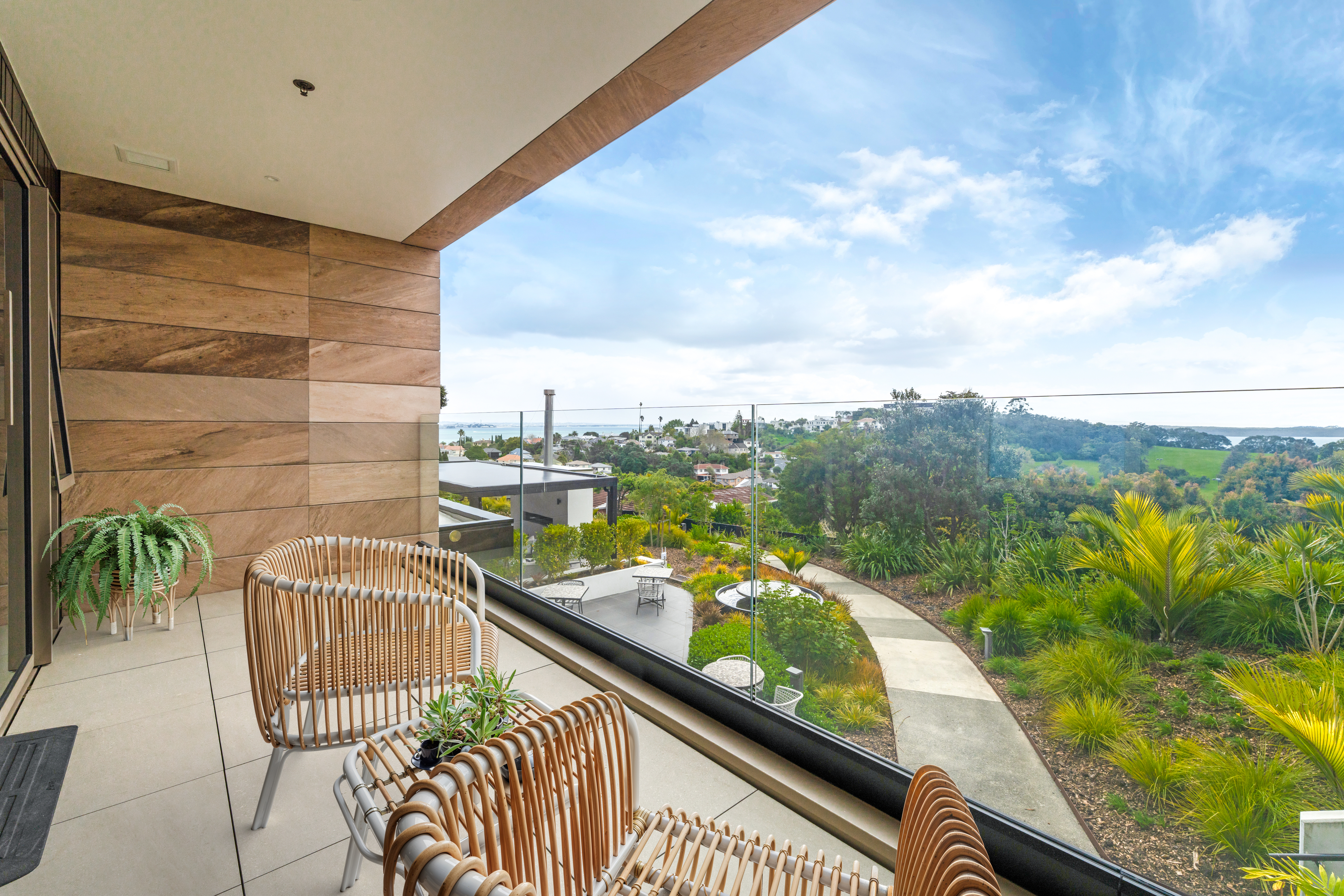 469 Balcony 2